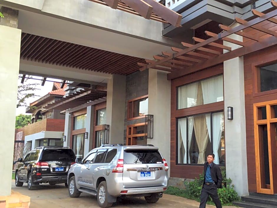 Yeak Loam Hotel