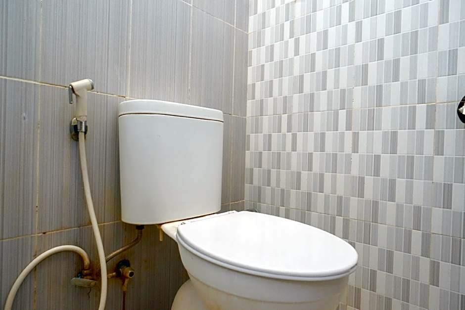 RedDoorz @ Golden Inn Tugu Yogyakarta