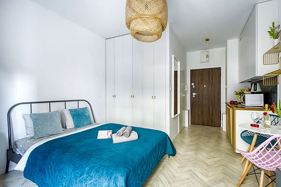 Aparthotel Pawia Deluxe- 10 min to center, self check-in, optional breakfest, parking on the street