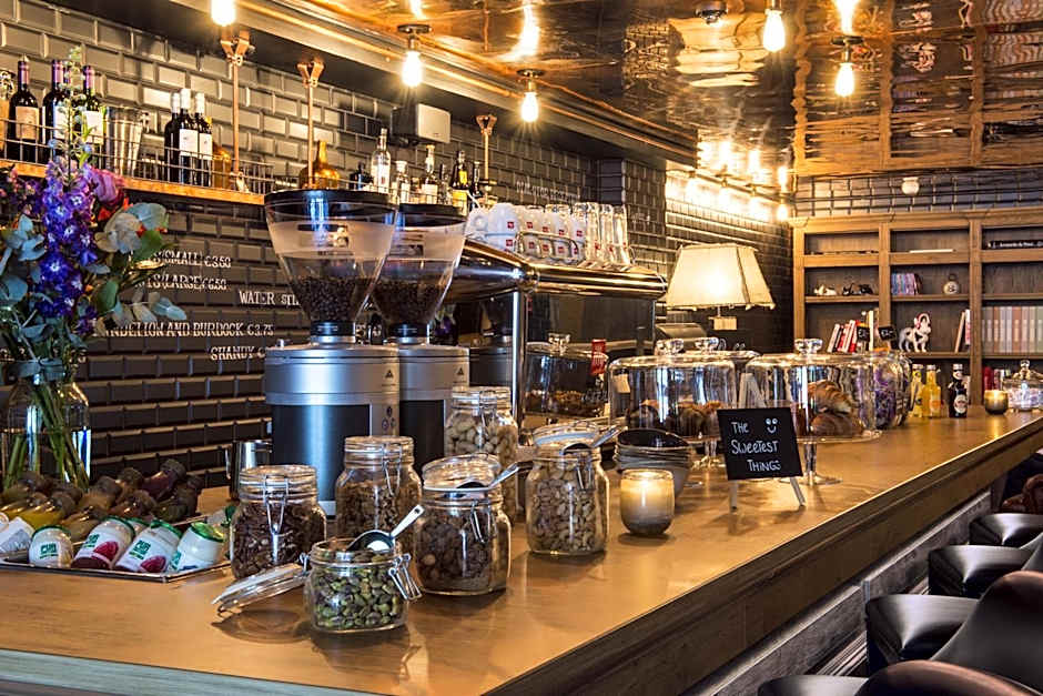 MAX BROWN HOTEL CANAL DISTRICT