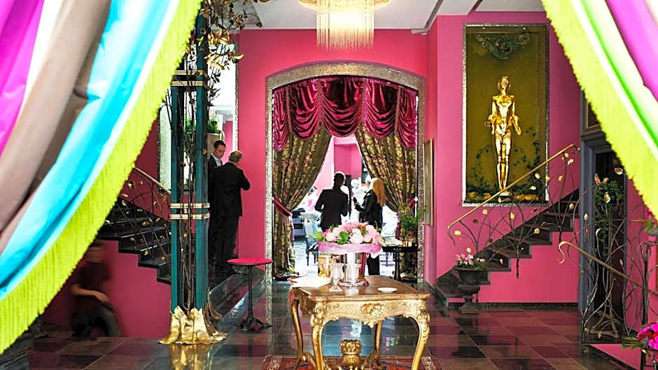 Dorsia Hotel & Restaurant