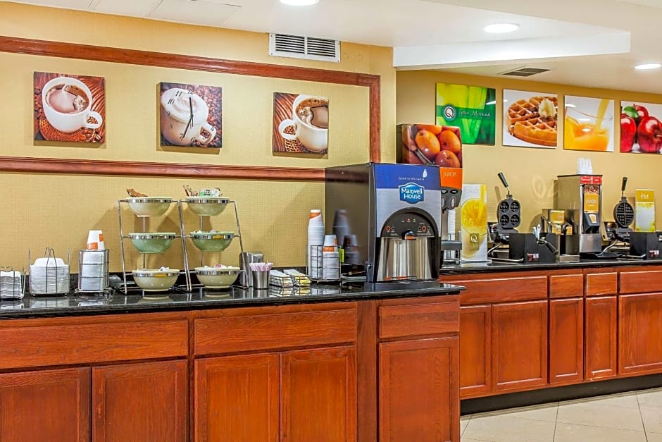 Quality Inn & Suites Middletown - Newport