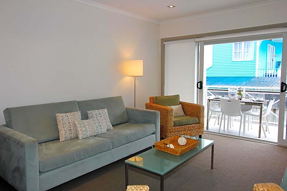 Crow's Nest Apartments