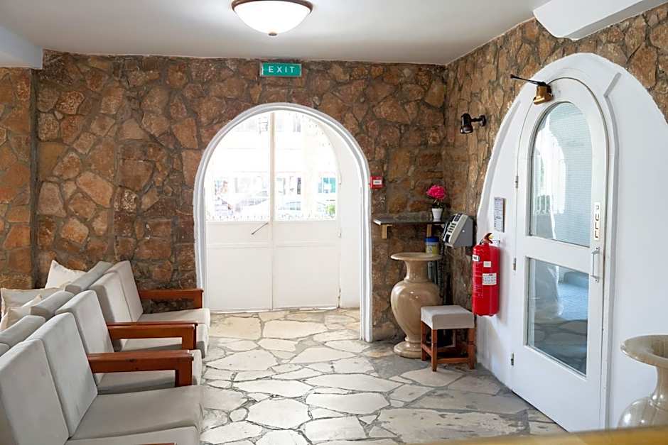 Le Village Hotel