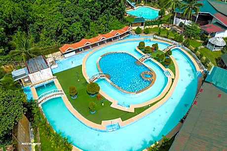 Hidden Valley Mountain and Wavepool Resort