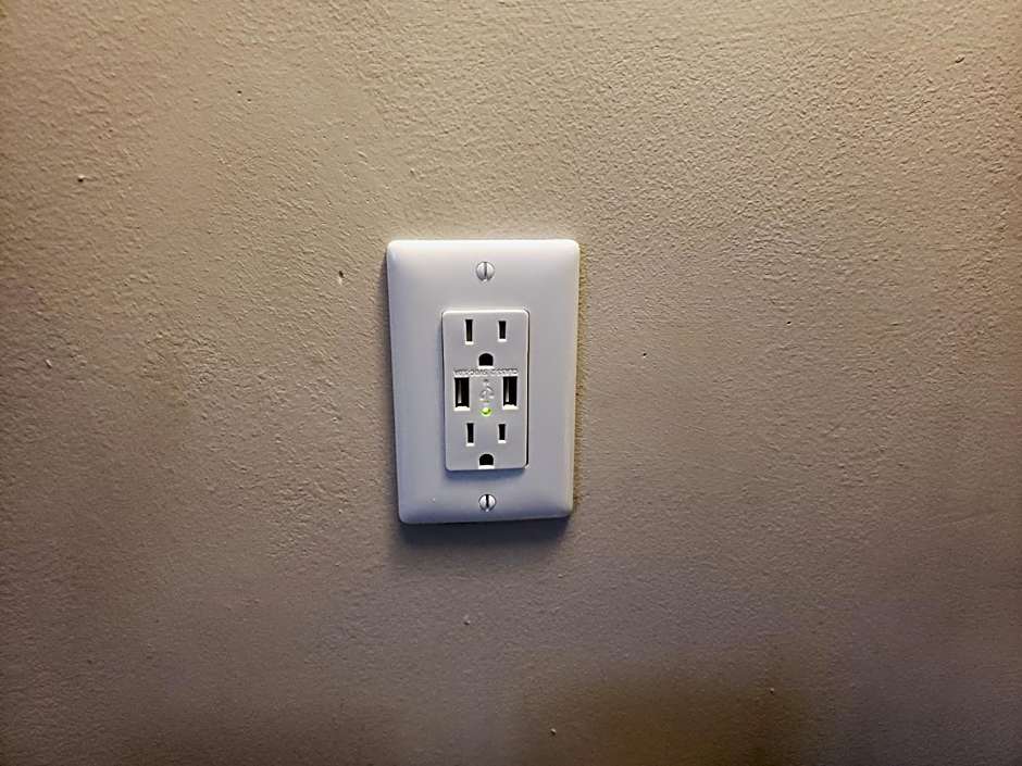 Moonlight Inn & Suites