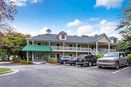 HomeTowne Studios by Red Roof Atlanta - Lawrenceville
