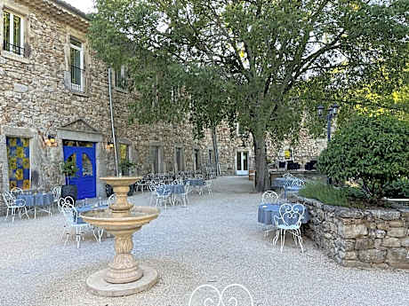 Logis Hôtel Restaurant Le Domaine de l'Eau Vive