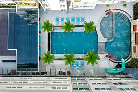 Novotel Living Bangkok Sukhumvit Legacy