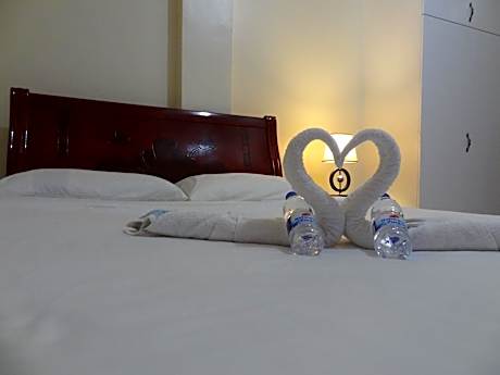 Deluxe Queen Bed Room 2