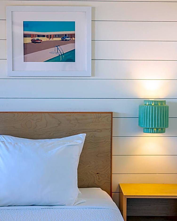 Driftwood Motel