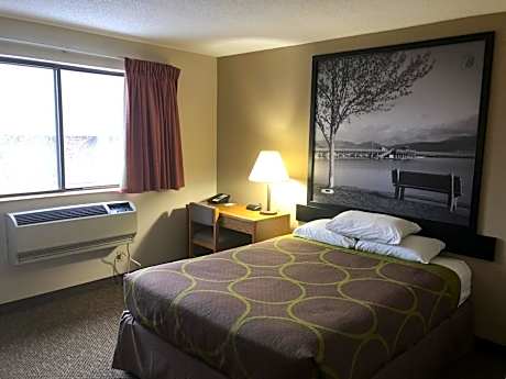 1 Queen Bed Accessible Room Non-Smoking