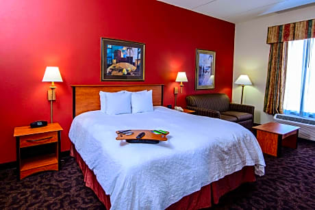 1 KING MOBILITY ACCESS WITH TUB NONSMOKING MICROWV/FRIDGE/HDTV/WORK AREA FREE WI-FI/HOT BREAKFAST INCLUDED