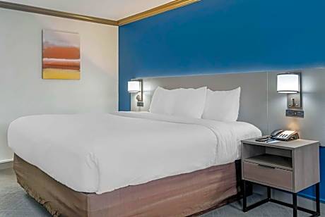 1 King Bed, Nonsmoking