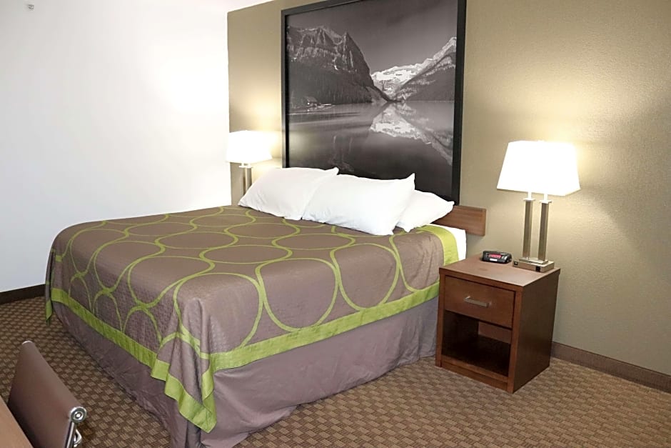 Photo 1 of 2 of 1 Queen Bed, Mobility Accessible