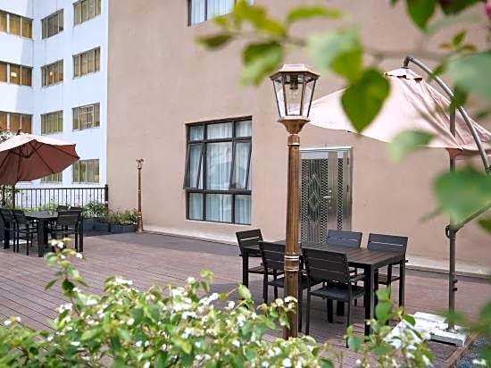 Lilium elysees Hotel (Guangzhou Railway Station Subway Station Baima Clothing City Market)