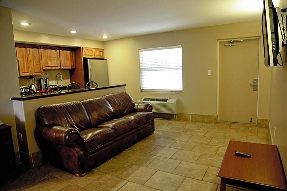 Lake Grassy Inn & Suites