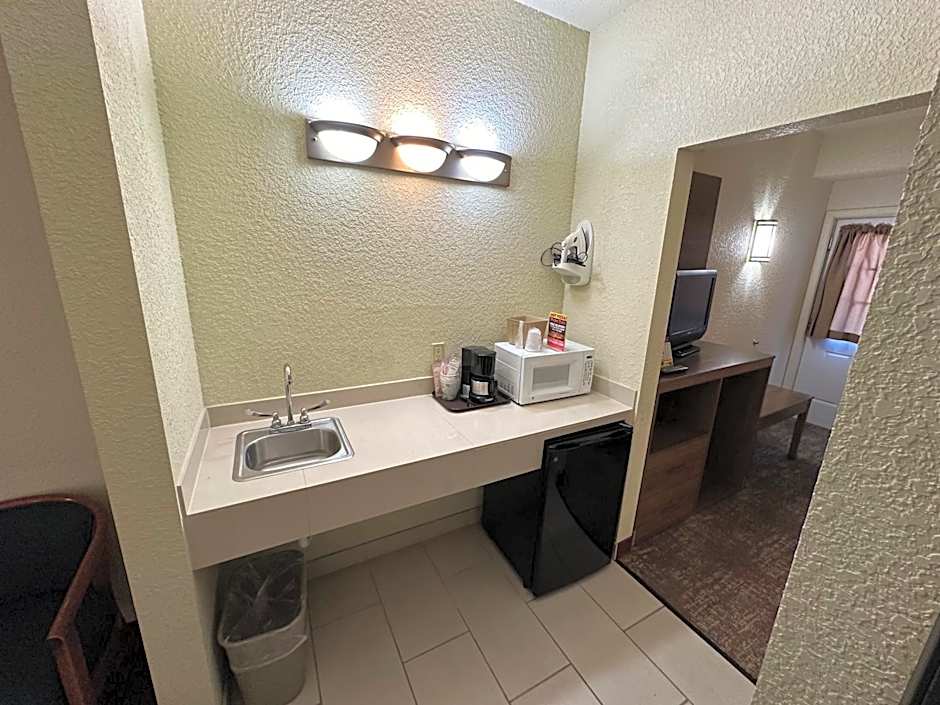 Mackinaw Beach And Bay All Suites Resort