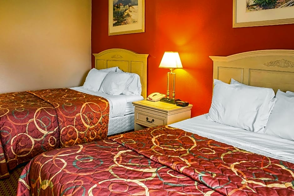 Econo Lodge Inn & Suites Walnut
