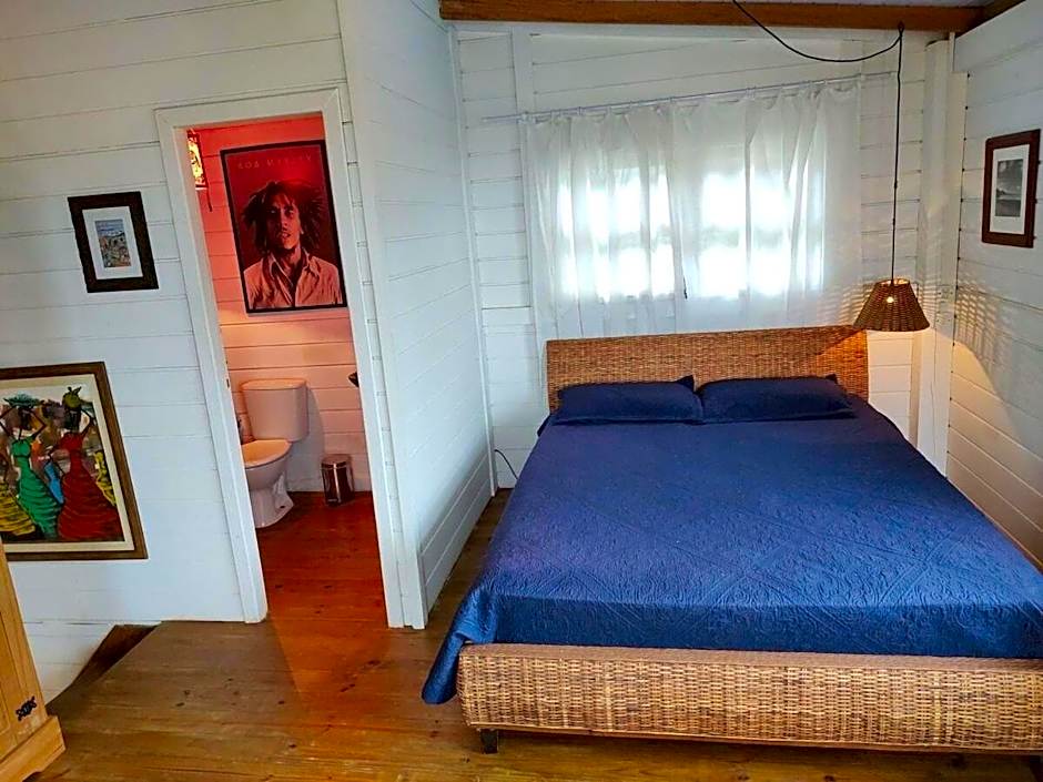 Cabana com vista mar, nascer do sol e lua cheia