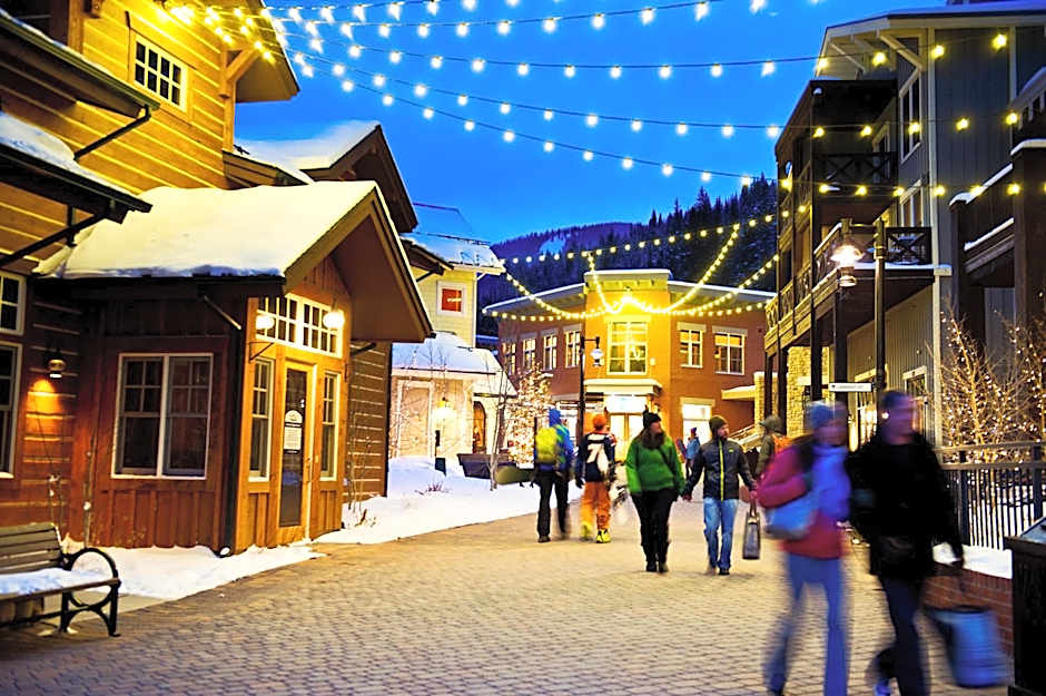 Zephyr Mountain Lodge