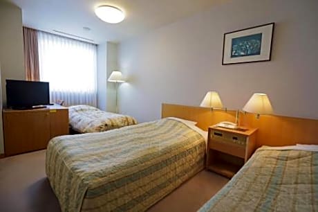 Twin Room with Extra Bed - Smoking