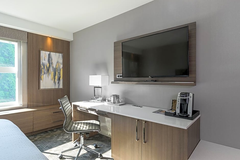 Courtyard by Marriott Edgewater NYC Area