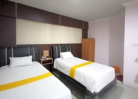 RedDoorz near Poso City Mall