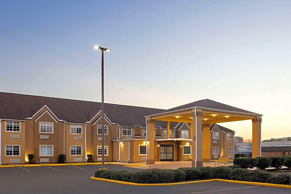 Days Inn by Wyndham Jackson Downtown