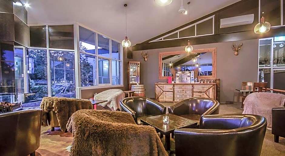 Horizons 201 - Lake Front Studio l Pool l Tennis Court l Bar l WiFi