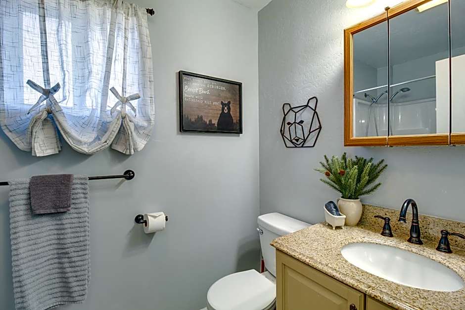 Eagar Vacation Rental Home with Spacious Deck!