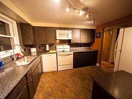Log Cabin Lodge & Suites