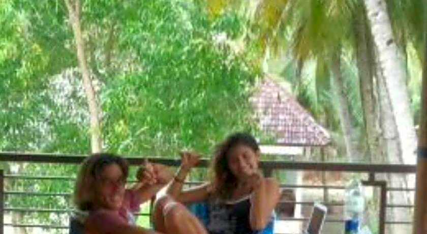 ARRYS (Watukarung Surf Camp)