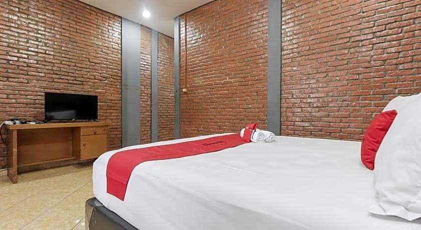 RedDoorz Plus Syariah @ Ampera Raya