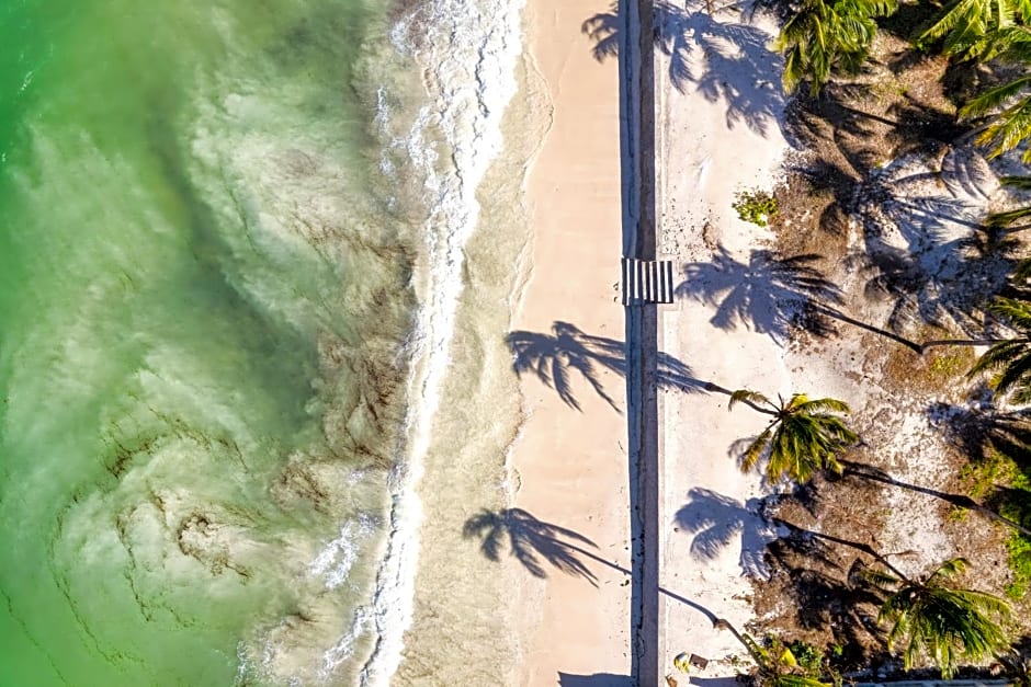 Shanuo Beach Bungalows