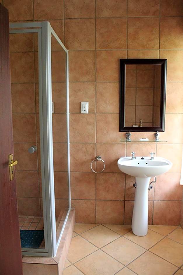 Monateng Safari Lodge