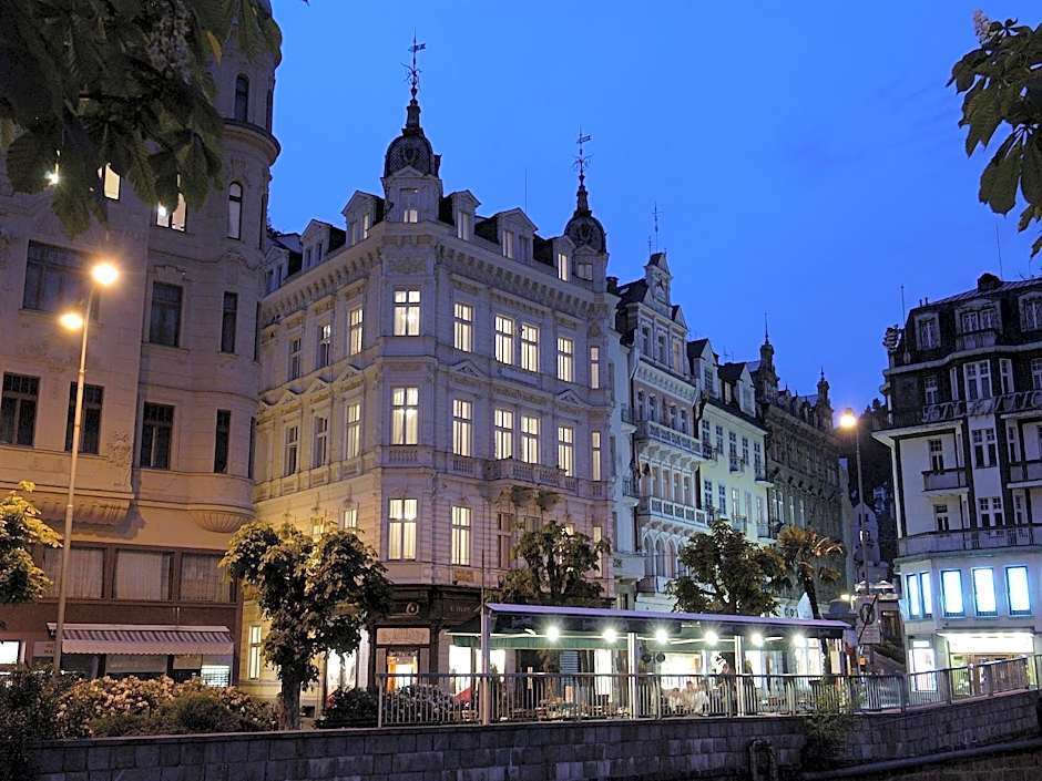 Esplanade Self Check-in Hotel
