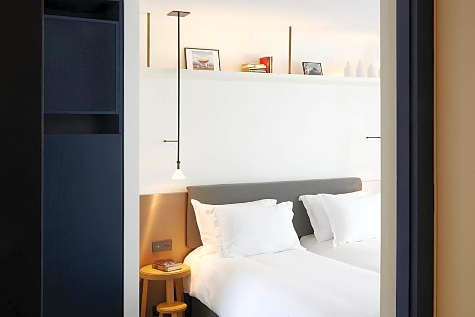 Perpetual Elysee Montaigne