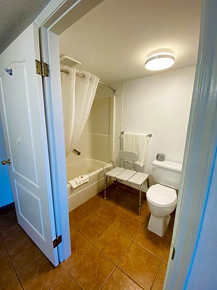 Super 8 by Wyndham 100 Mile House