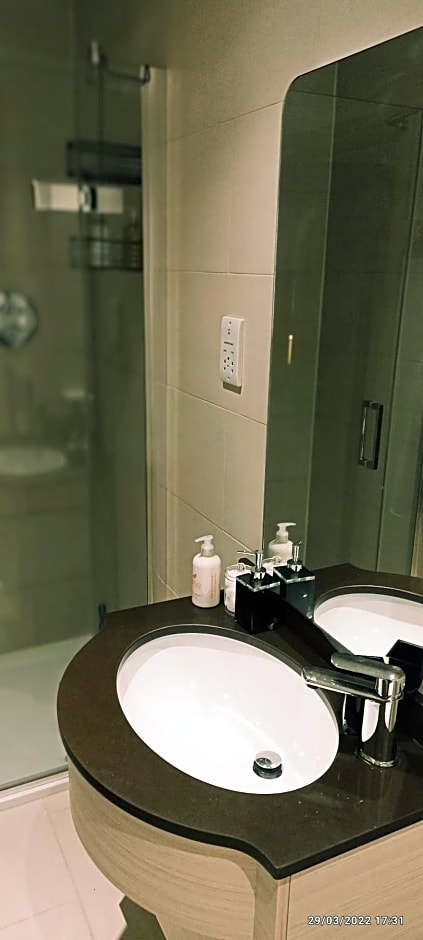 Outlander Boutique B&B King