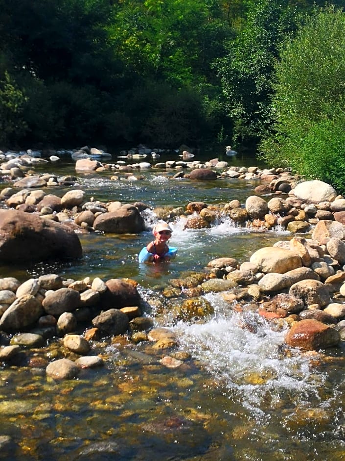 Magnifique g¿ en pierres 6 personnes avec piscine priv¿Ard¿e plein sud