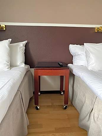 Twin Room (Half Board)