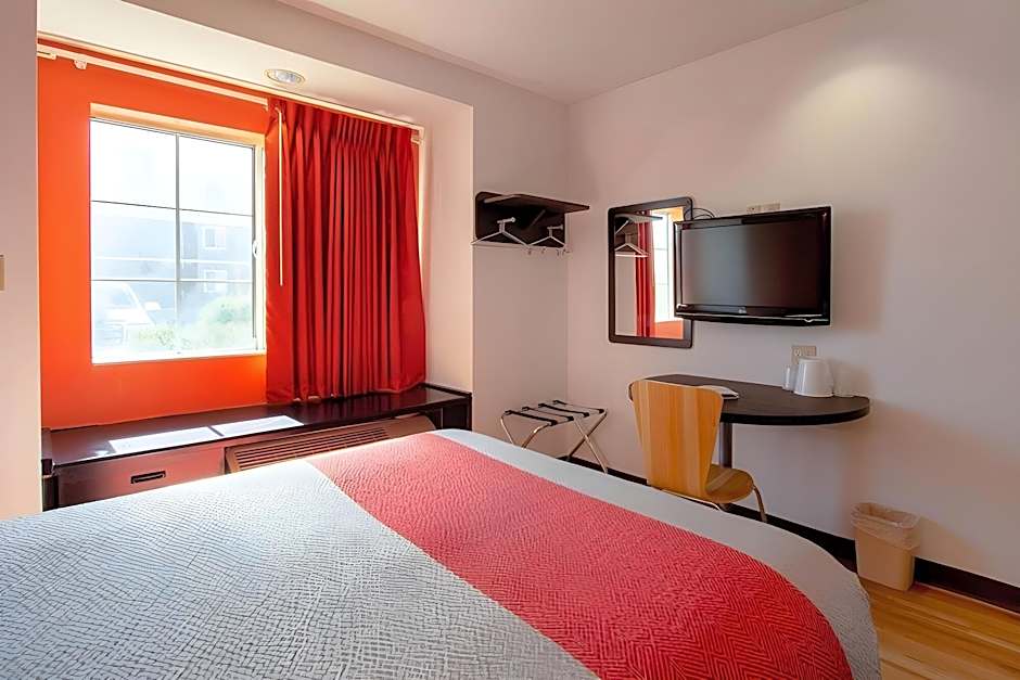 Motel 6-El Paso, TX - Southeast