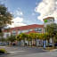 Holiday Inn Express Tampa N I-75 - University Area