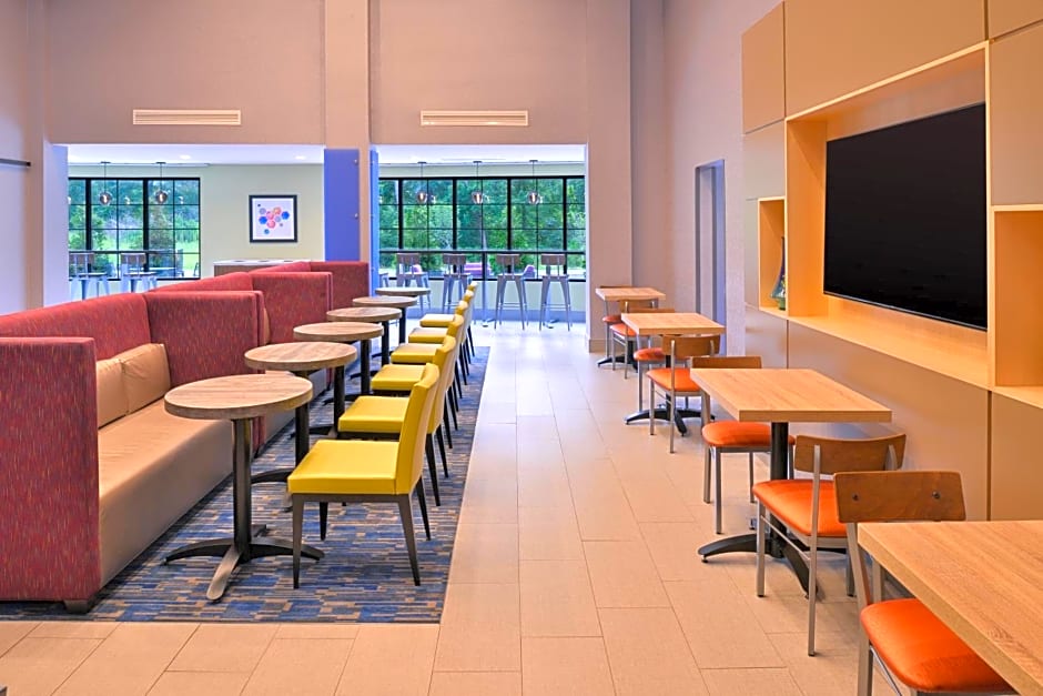 Holiday Inn Express & Suites Bryant West By IHG