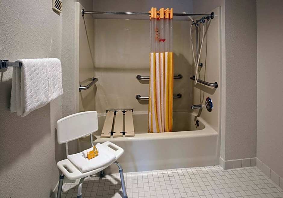 La Quinta Inn & Suites by Wyndham Sheboygan