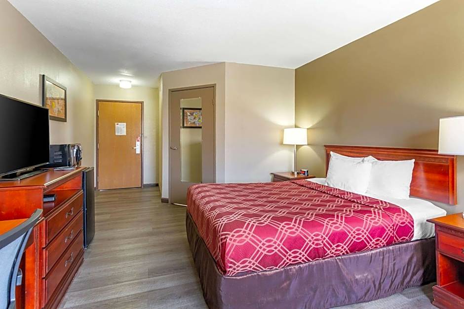 Econo Lodge Inn And Suites