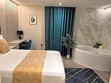 Double Studio with Jacuzzi (Lower Ground floor)