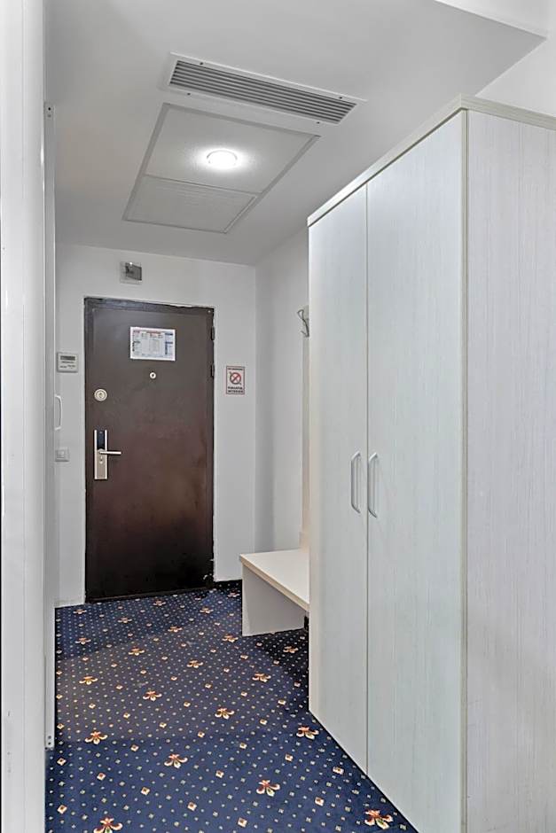 Hotel Charter Otopeni