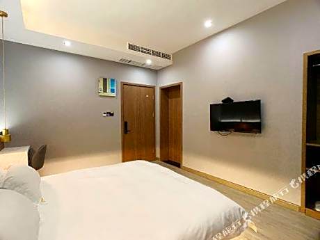 Hachi Hotel
